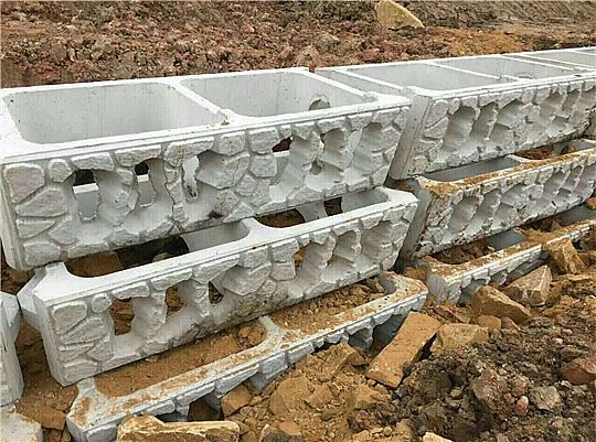 阶梯式生态护坡模具使用程序