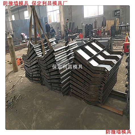 对于防撞墙模具本质说明