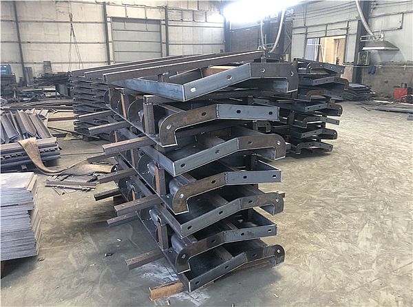 混凝土防撞护栏模具_技术说明