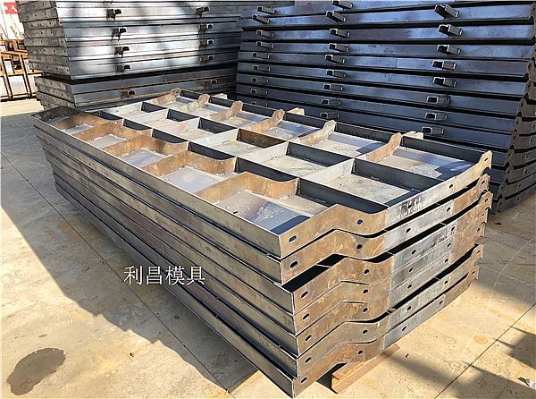 防撞墙钢模具