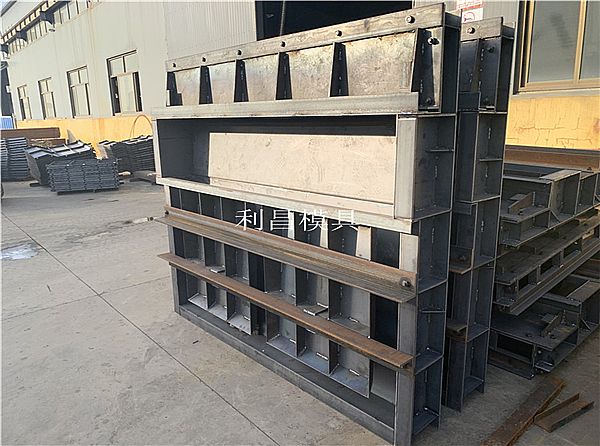 遮板模具的特点介绍