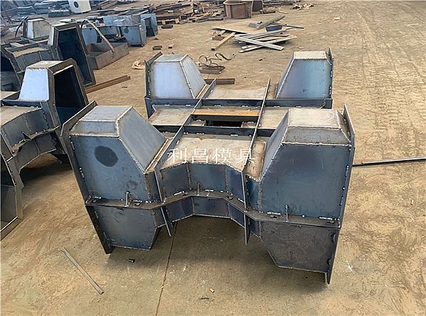 四脚空心方块模具_简介