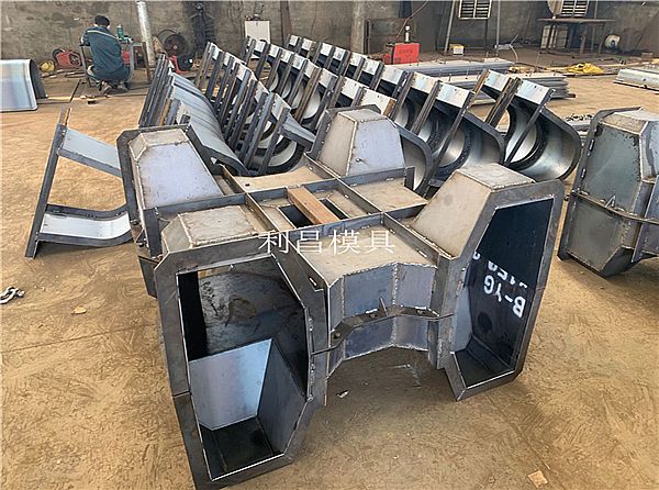 四脚空心块模具知识大全