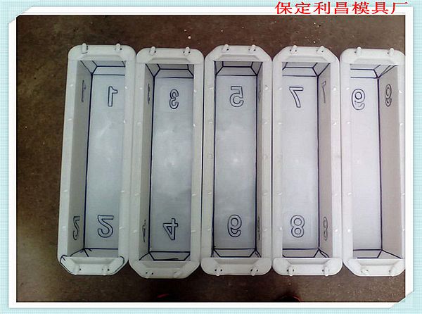 公路百米桩模具在公路中应用说明