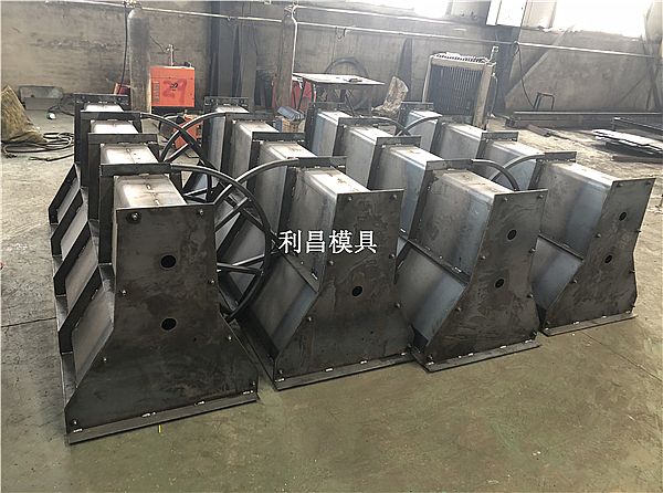 防撞隔离墩模具