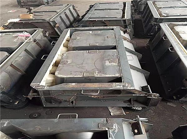 关于阶梯式护坡模具的介绍