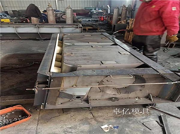 水利挡土墙模具