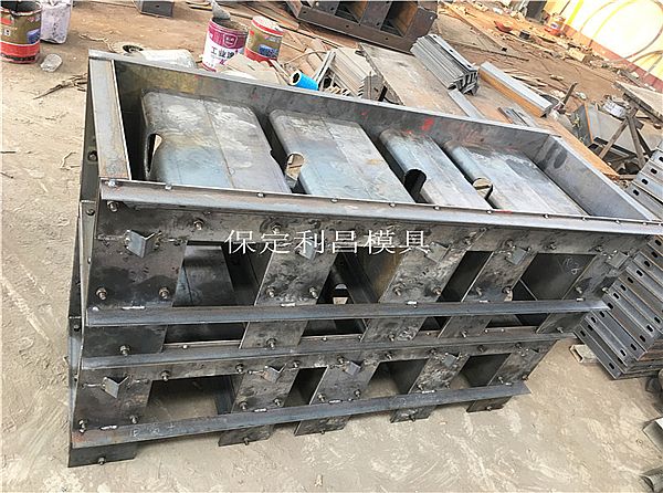 桥梁电缆槽模具如何满足铁路工程建设