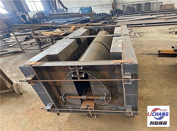 缝隙式排水沟模具_简介