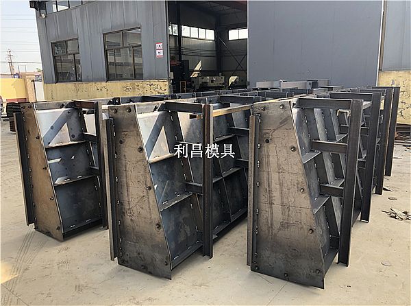 中央分隔带护栏模具_技术与支持