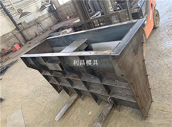 隔离墩模具_技术与支持