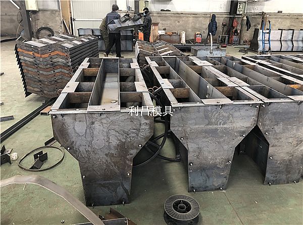 混凝土隔离墩模具_技术与支持