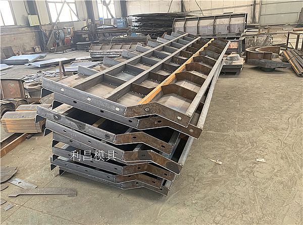 公路防撞墩模具 防撞墩模具应用介绍