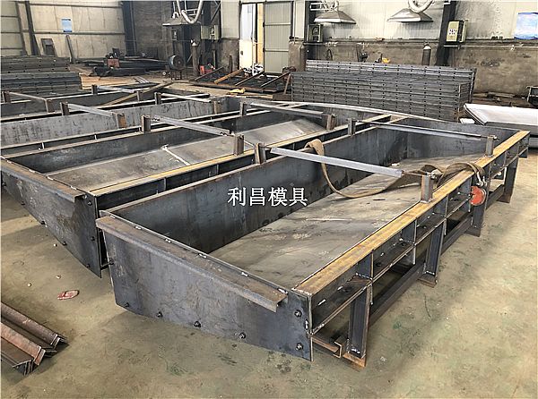 中央隔离墩模具如何更好服务于公路建设？